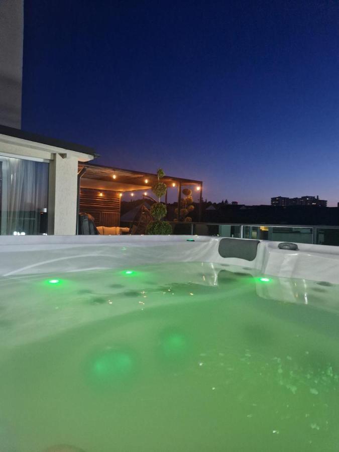 Gavas Jacuzzi & Panoramic View Apartment